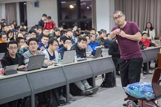 北京大学开电子游戏选修课 选课火爆教室塞不下